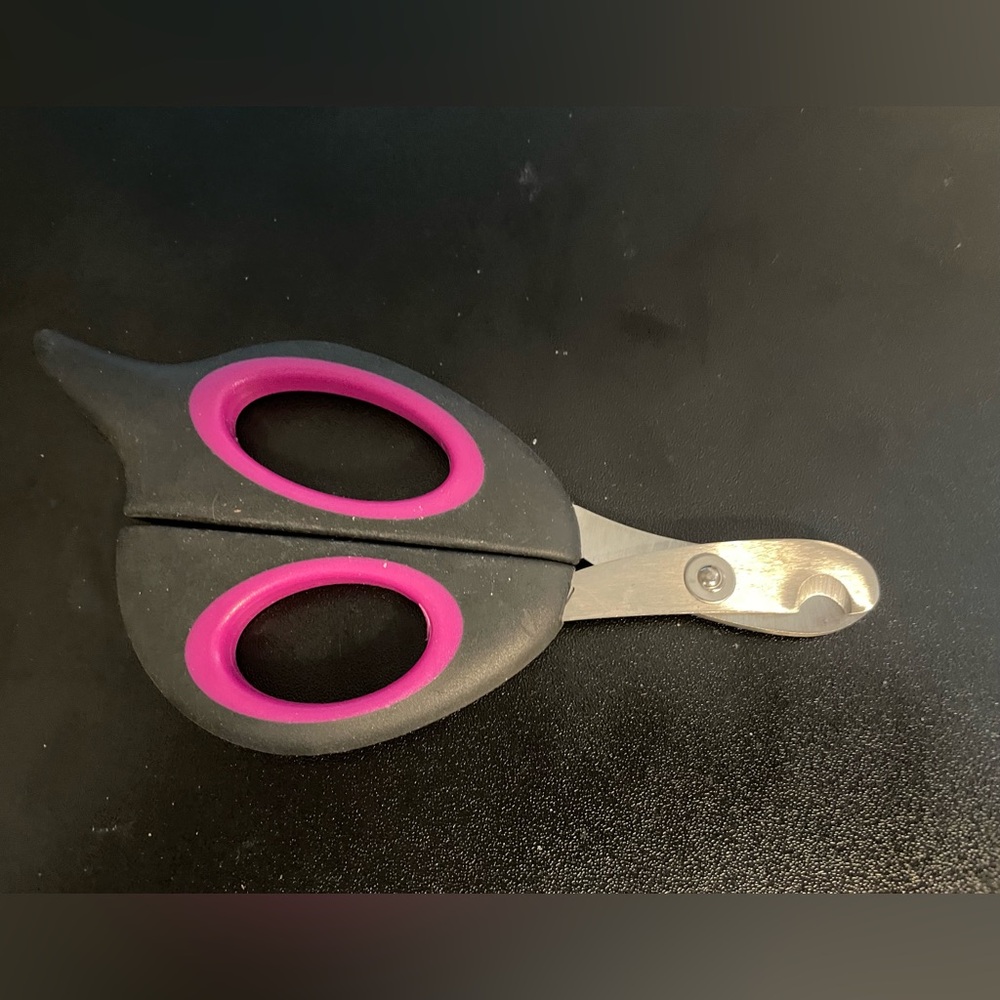 Small Pet Nail Trimmer Pink & Black Secure Grip Like New